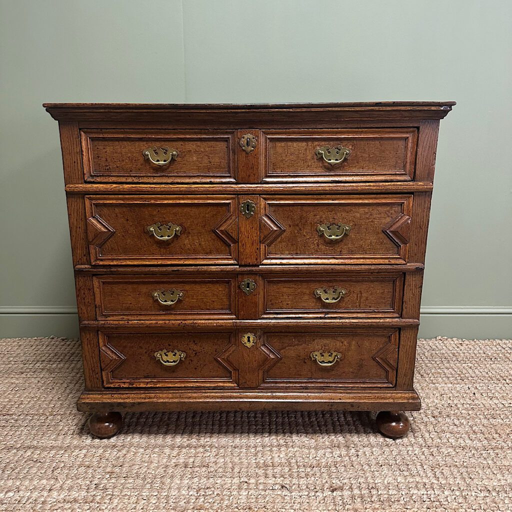 Antique chest of Drawers